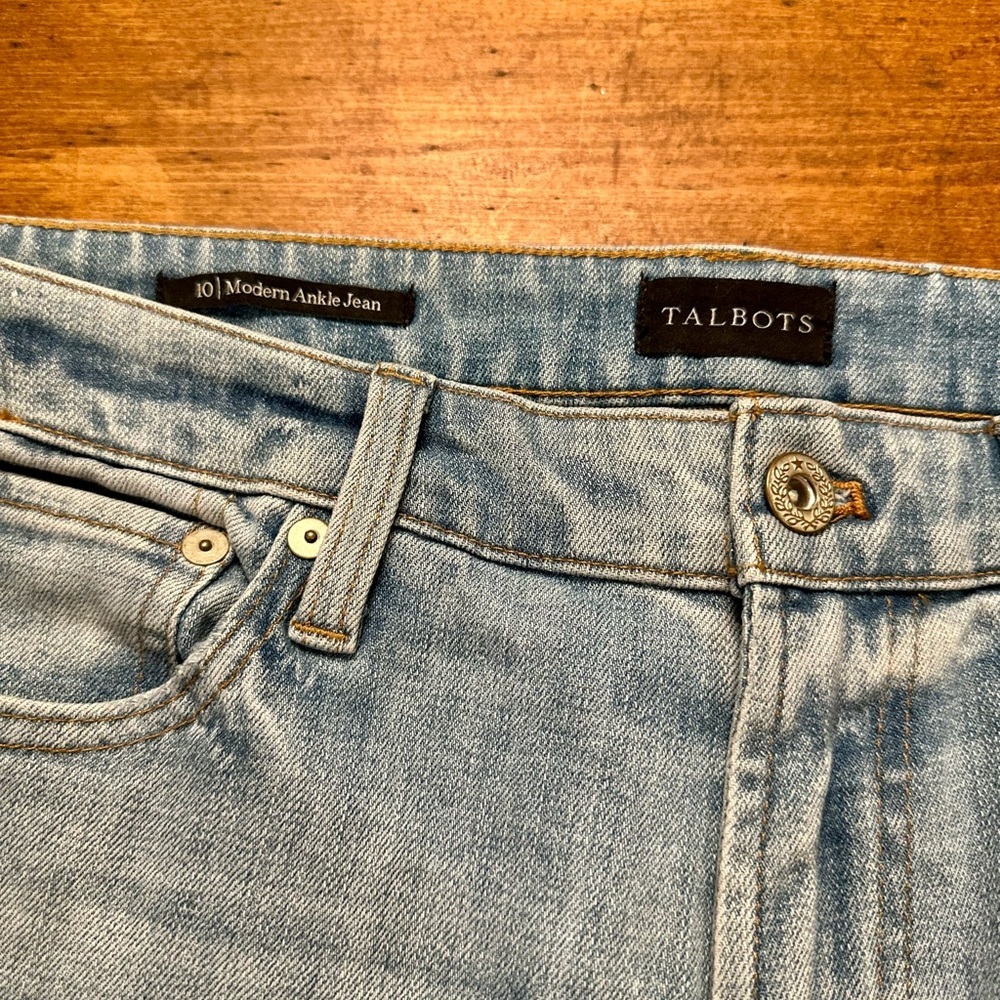 Talbots Light Wash Slightly Distressed Ribbon Striped Women's Jeans Size 10 - Picture 3 of 8